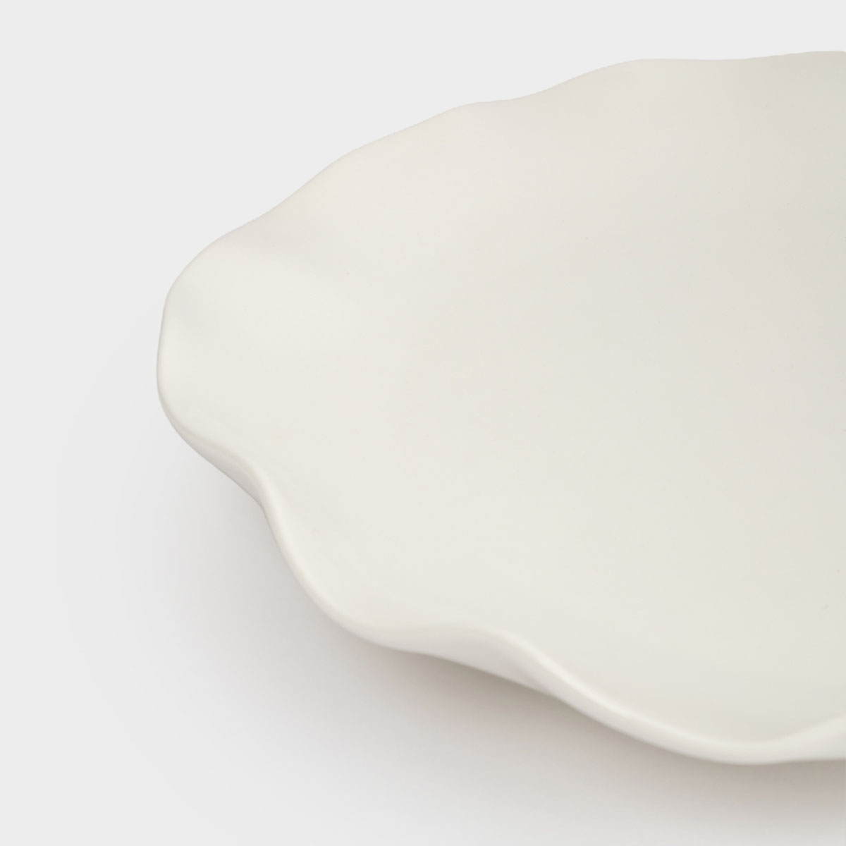 Тарелка обеденная Anna Lafarg White Ocean Волнистый край