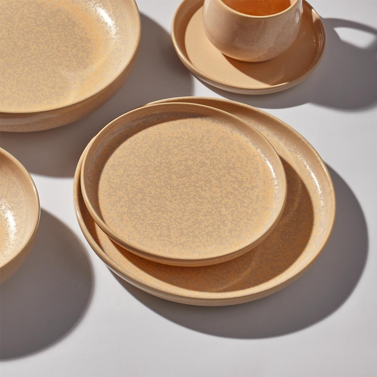 Тарелка плоская 22см Kenai Ceramics Luma, цвет персиковый