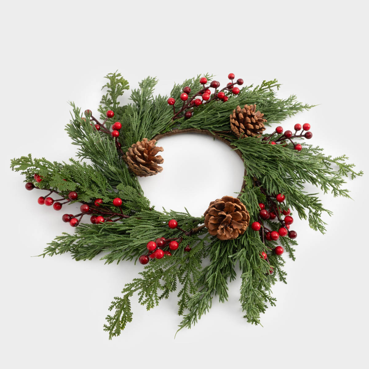 Венок декоративный Anna Lafarg Чудесное Время Шишки и красные ягоды