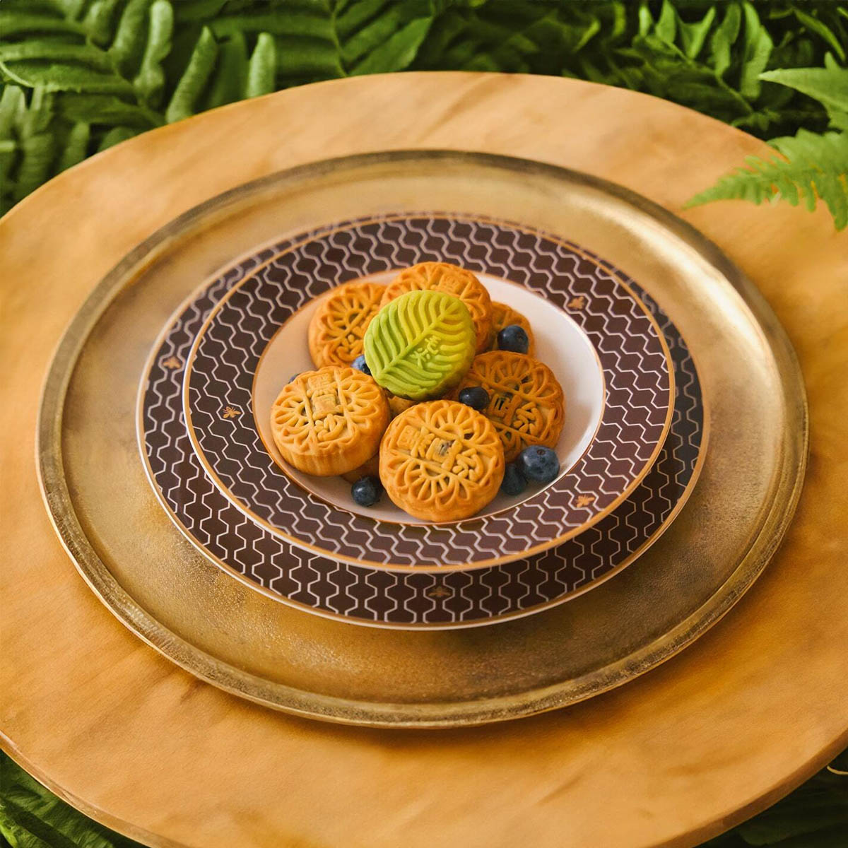 Тарелка обеденная Domique To Bee or Not, цвет темно-коричневый