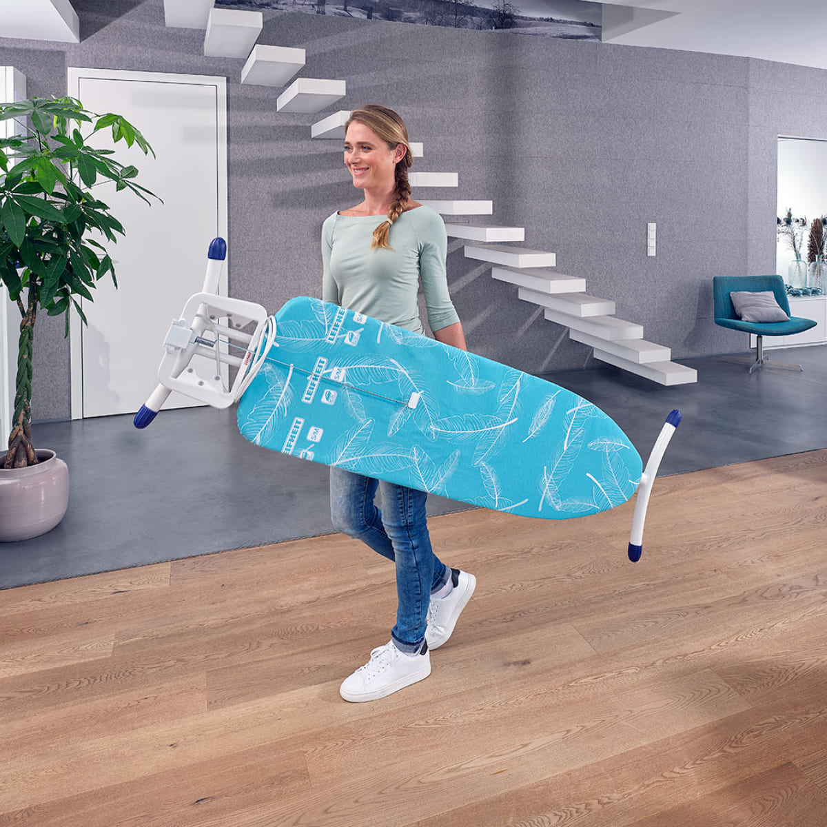 Гладильная доска с электроподключением Leifheit Airboard Solid Plus M 120х38см