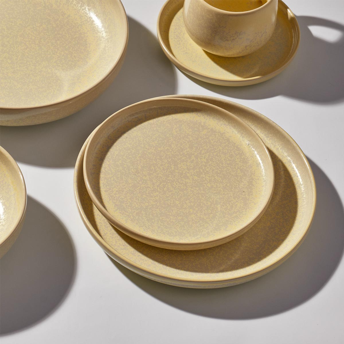 Тарелка плоская 22см Kenai Ceramics Luma, цвет песочный