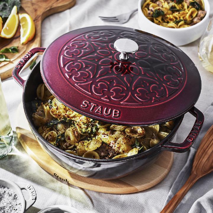 Кокот 26см Staub La Cocotte Лилия, гранатовый