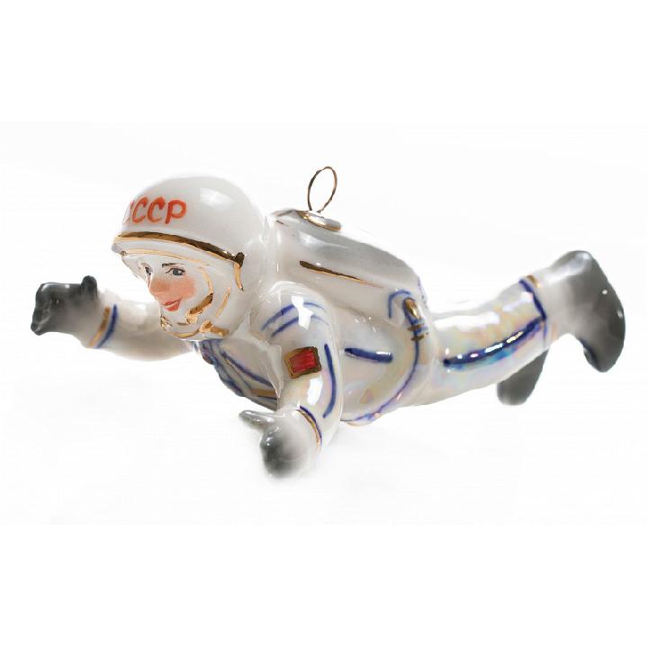 Елочная игрушка Фарфоровая мануфактура Космонавт в невесомости