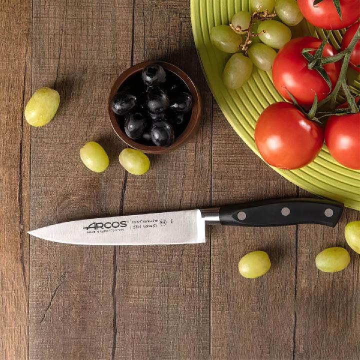 Нож кухонный Шеф Arcos Riviera