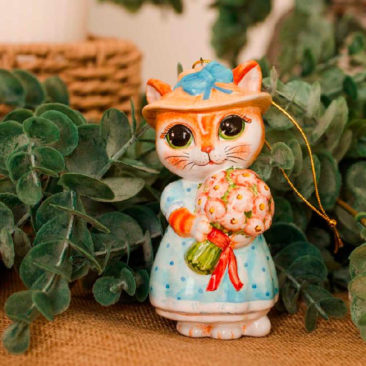 Елочная игрушка Ярославская Керамическая Мануфактура Кошечка с букетом