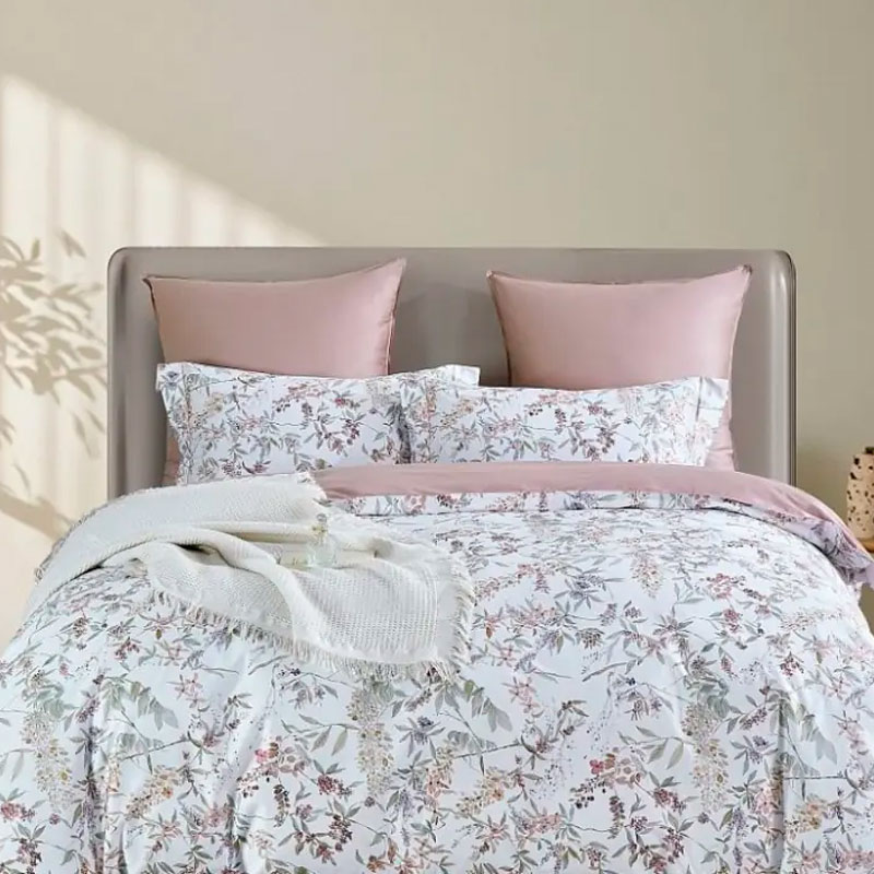 Комплект постельного белья евро Anabella Asabella, цветы на белом, простыня бежево-розовая