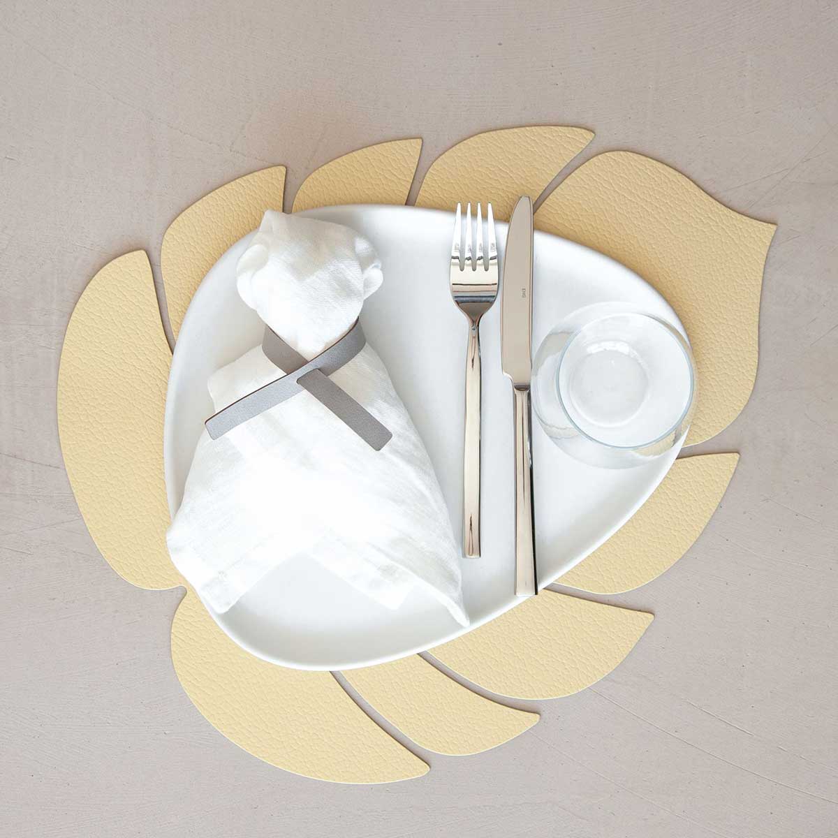 Салфетка сервировочная LIND DNA Hippo лист монстеры gold