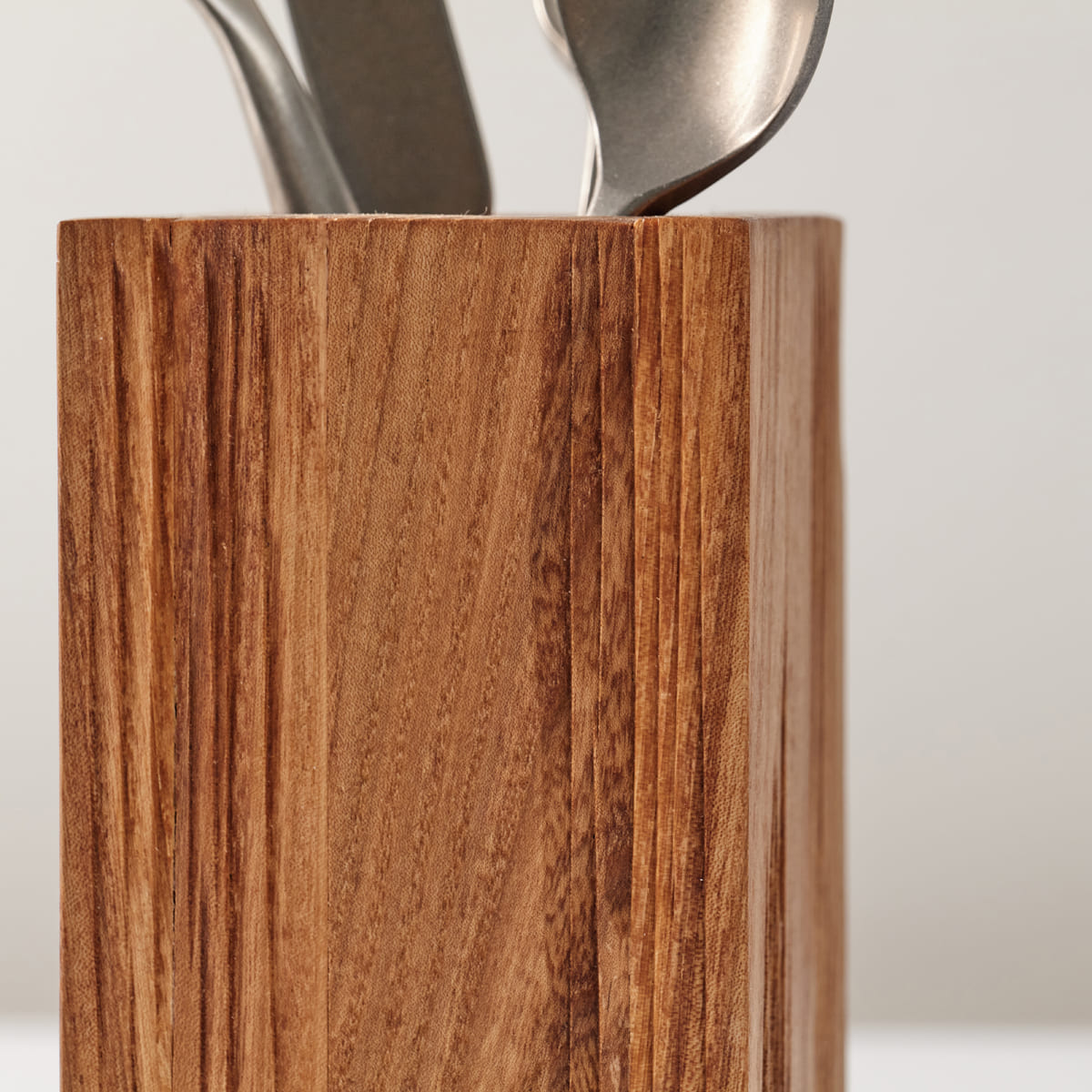 Ящик для приборов фактурный вертикальный Kenai Ceramics Wood