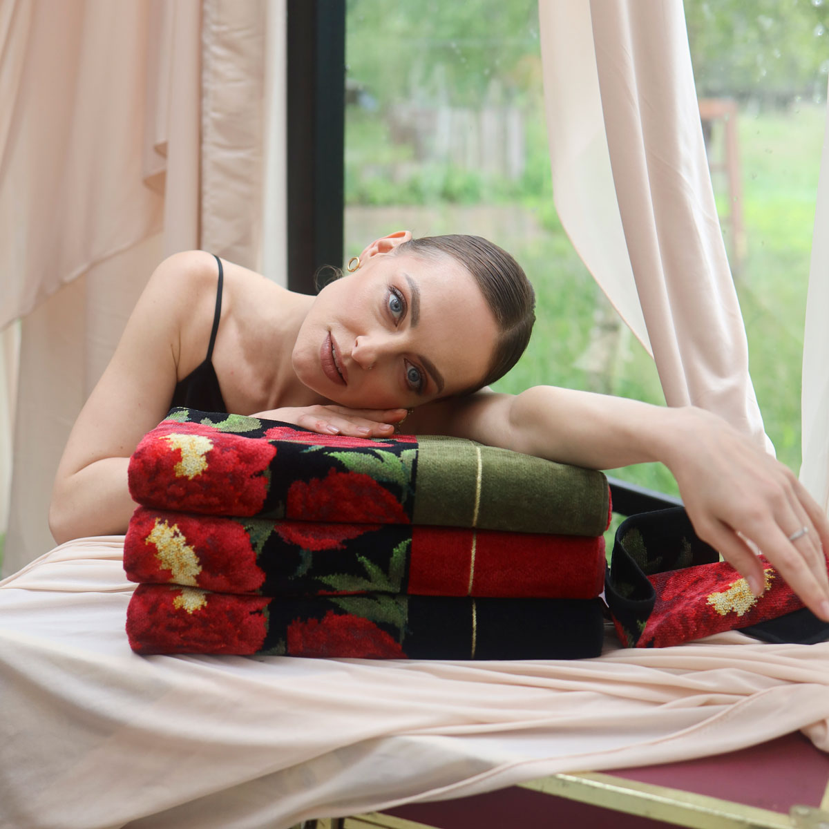 Полотенце Feiler Isabella 37x50см, цвет бордо