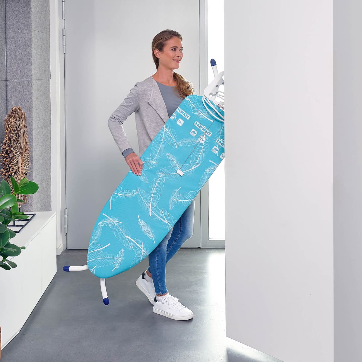 Гладильная доска с электроподключением Leifheit Airboard Compact Plus M 130х38см