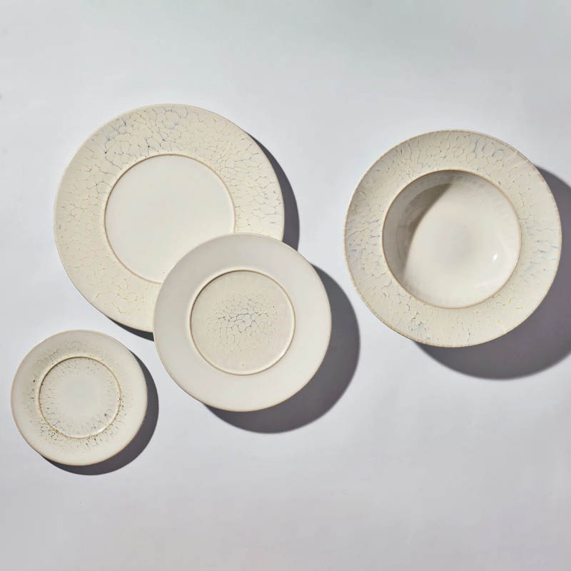 Тарелка плоская 28см Kenai Ceramics Cheshuya, цвет белый