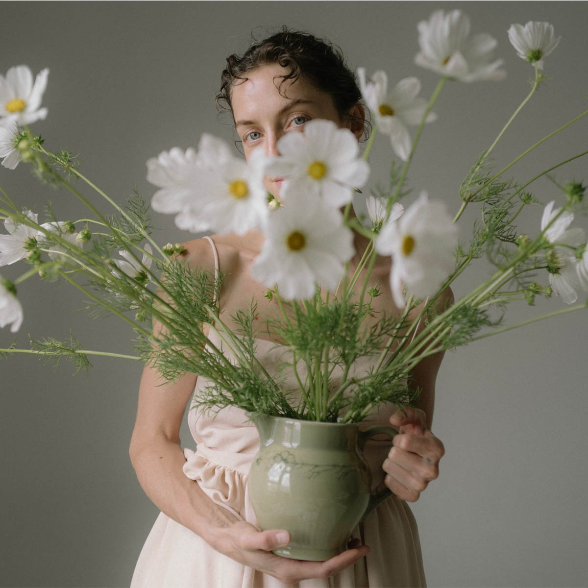 Ваза Ильинская Дымов Керамика Космея день 12.00