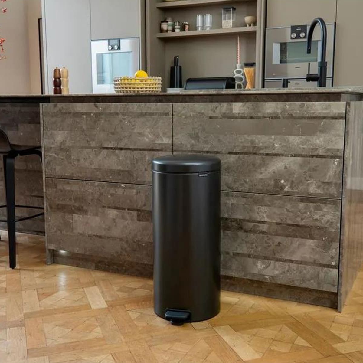 Бак мусорный с педалью Brabantia NewIcon 30л, черный