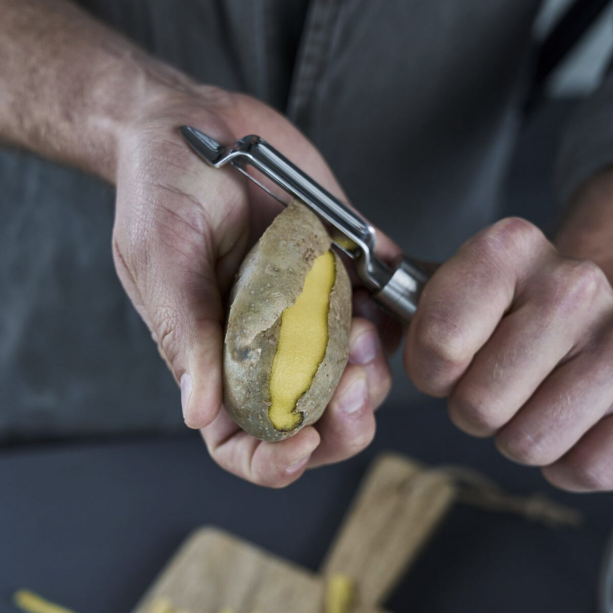 Овощечистка с движущимся лезвием ZWILLING Pro