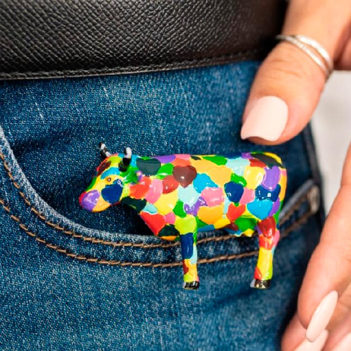 Коллекционная корова CowParade Russia Heartstanding Cow малая