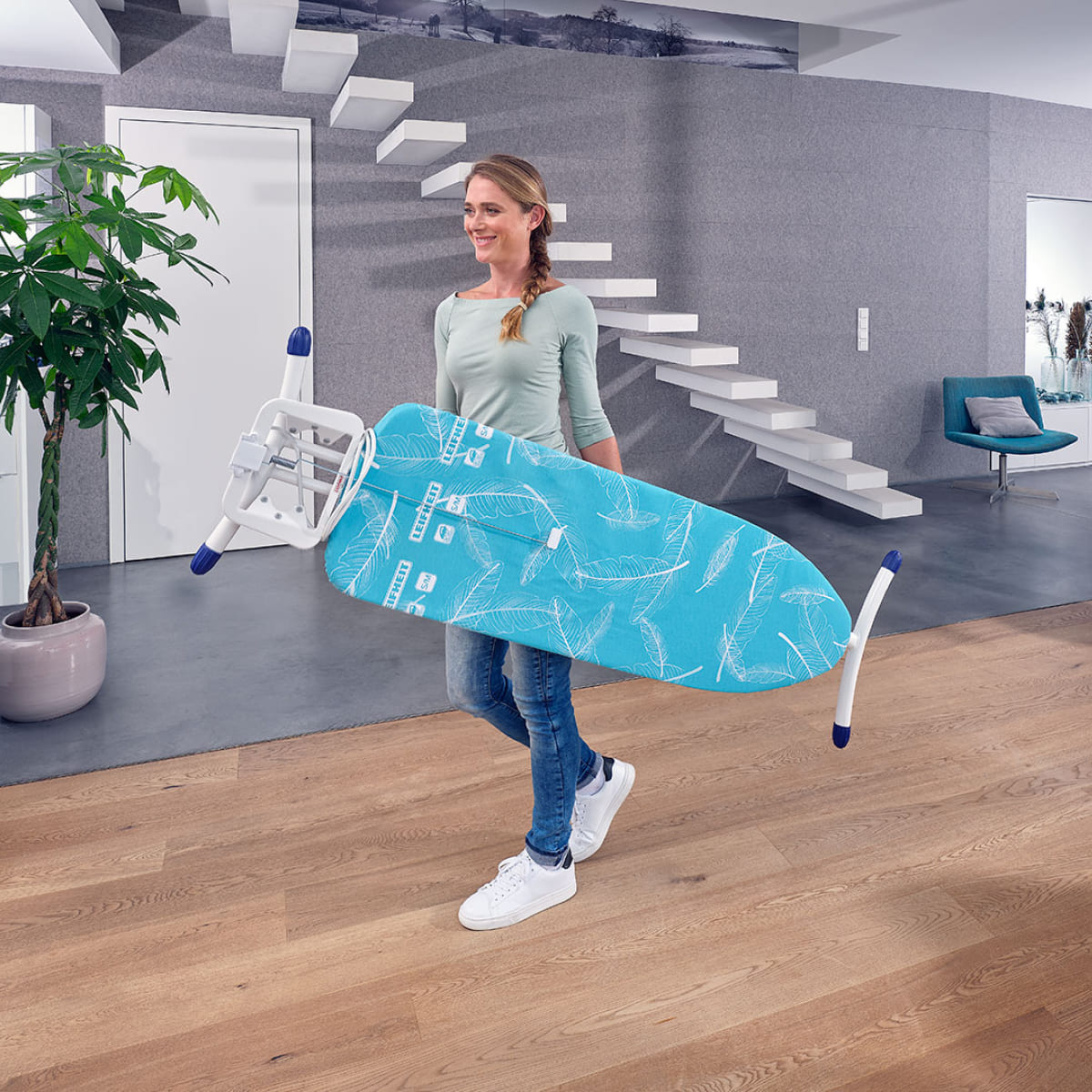 Гладильная доска Leifheit Airboard Solid Plus M 120х38см, цвет зеленый