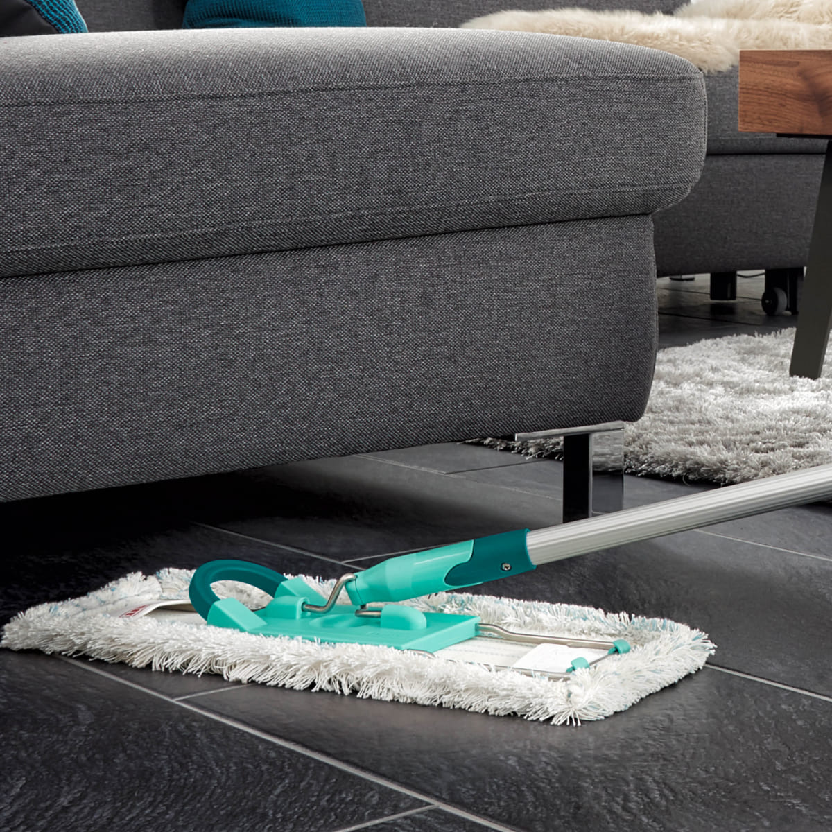 Швабра с рифленой ручкой Leifheit Hausrein micro duo, цвет серебряный