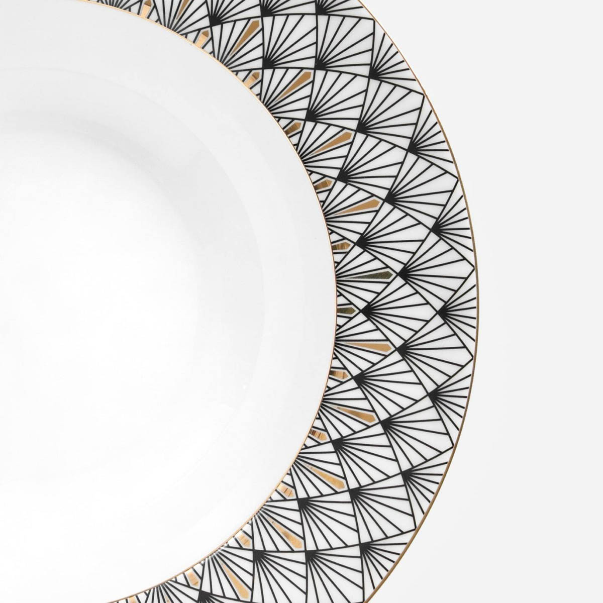 Тарелка суповая Domique Young Monarch