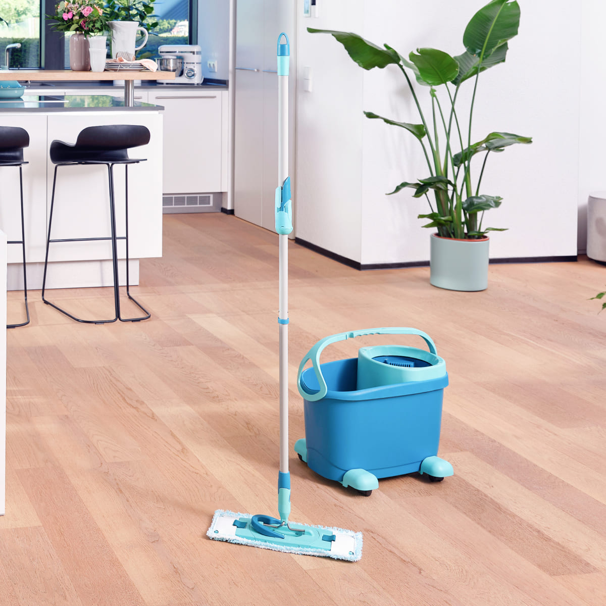Комплект для влажной уборки Leifheit Clean Twist M Ergo швабра и ведро на колесиках