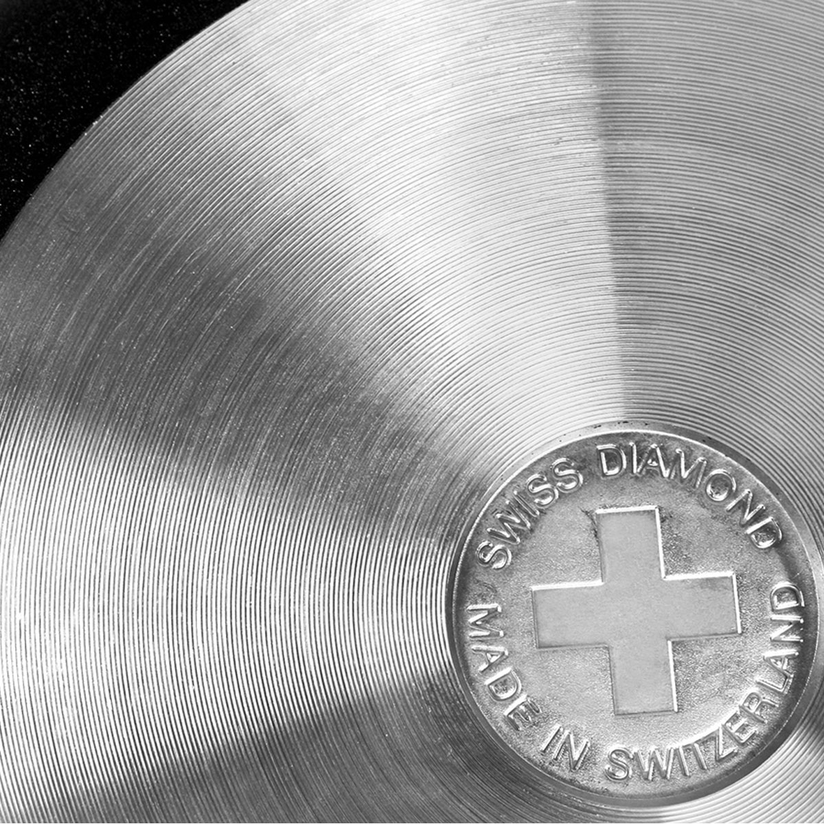 Сковорода индукционная Swiss Diamond XD Classic Induction 28см