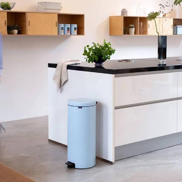 Бак мусорный с педалью Brabantia NewIcon 30л, голубой