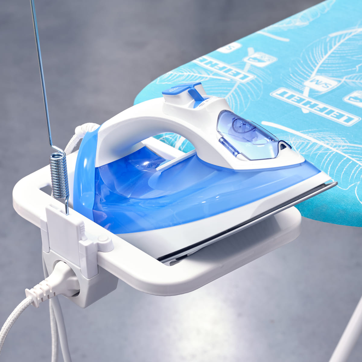 Гладильная доска с электроподключением Leifheit Airboard Compact Plus M 130х38см