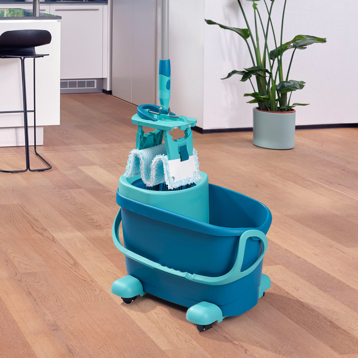 Комплект для влажной уборки Leifheit Clean Twist M Ergo швабра и ведро на колесиках