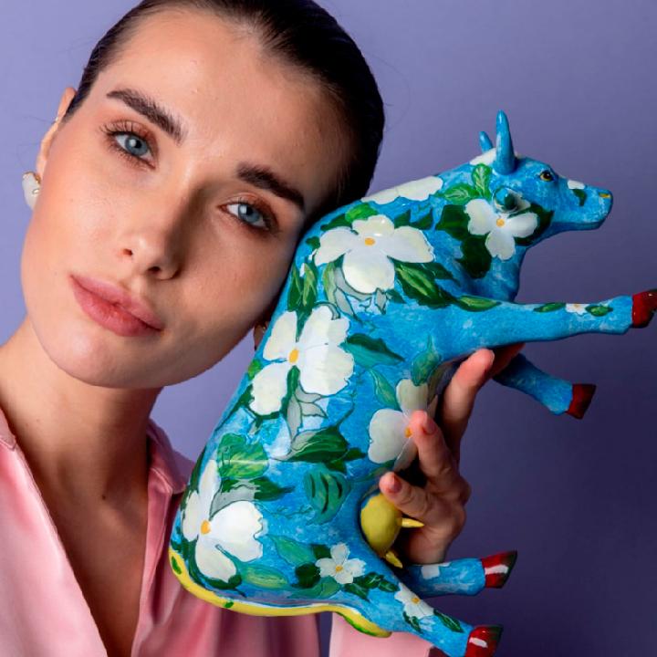 Коллекционная корова CowParade Russia Cowalina Dogwood