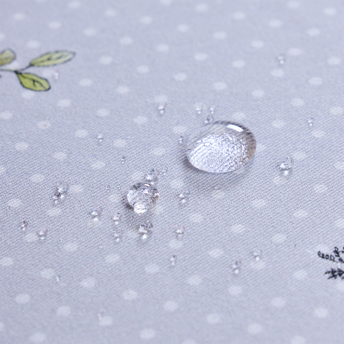 Скатерть с пропиткой Santalino Гуси Легард 180см