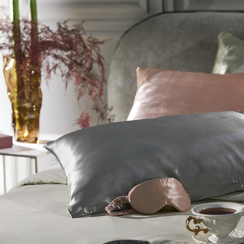 Наволочка из натурального шелка Tkano Essential мятного цвета