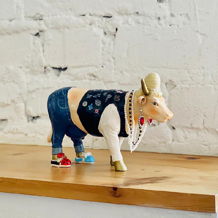 Декоративная статуэтка CowParade Russia Queen Cow Ceasar