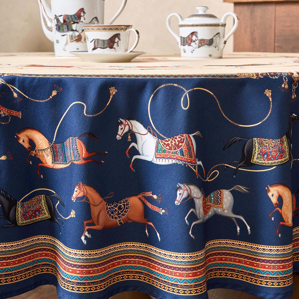 Скатерть кругая Santalino Passage 150см