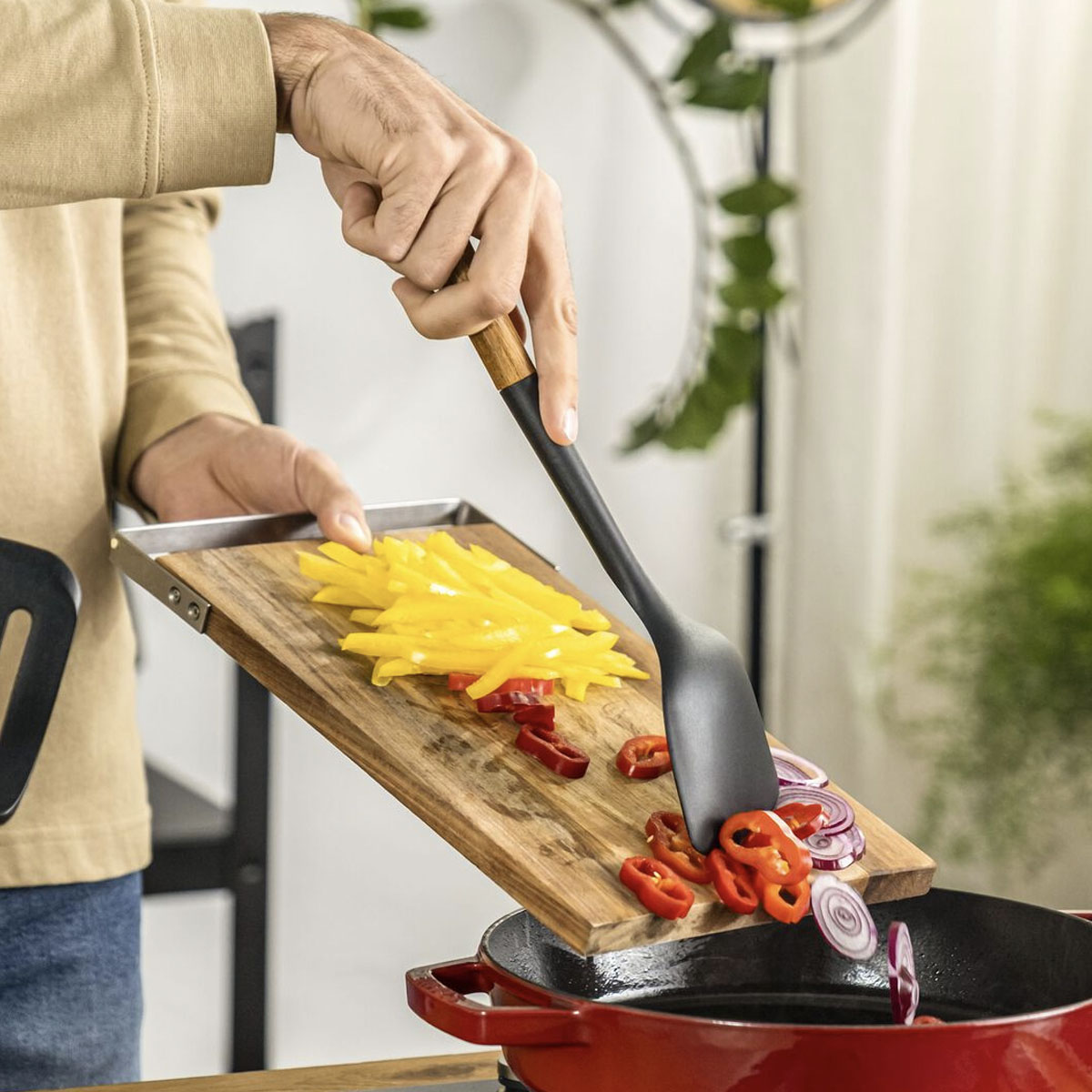 Лопатка для вока Staub, 31см