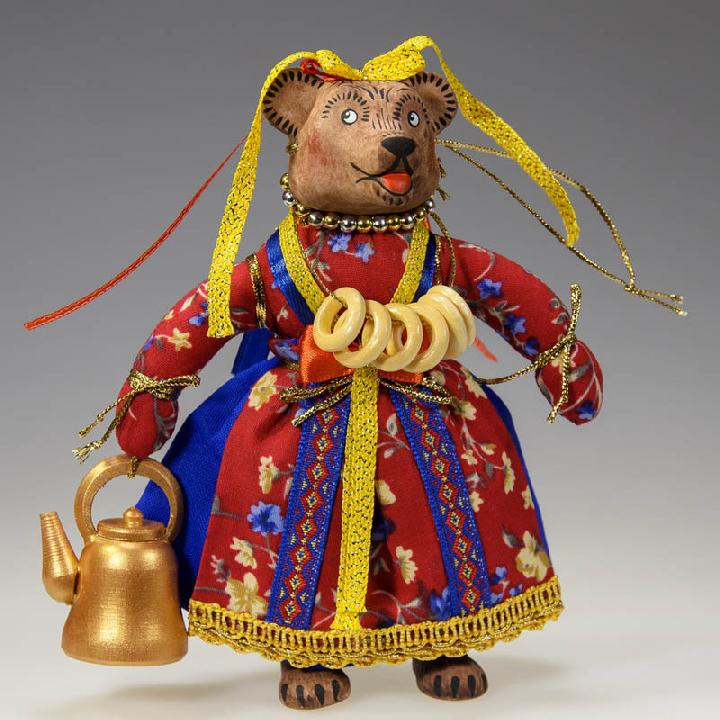 Елочная игрушка Кукольная мастерская на Ланском Медведица Маша с чайником и баранками