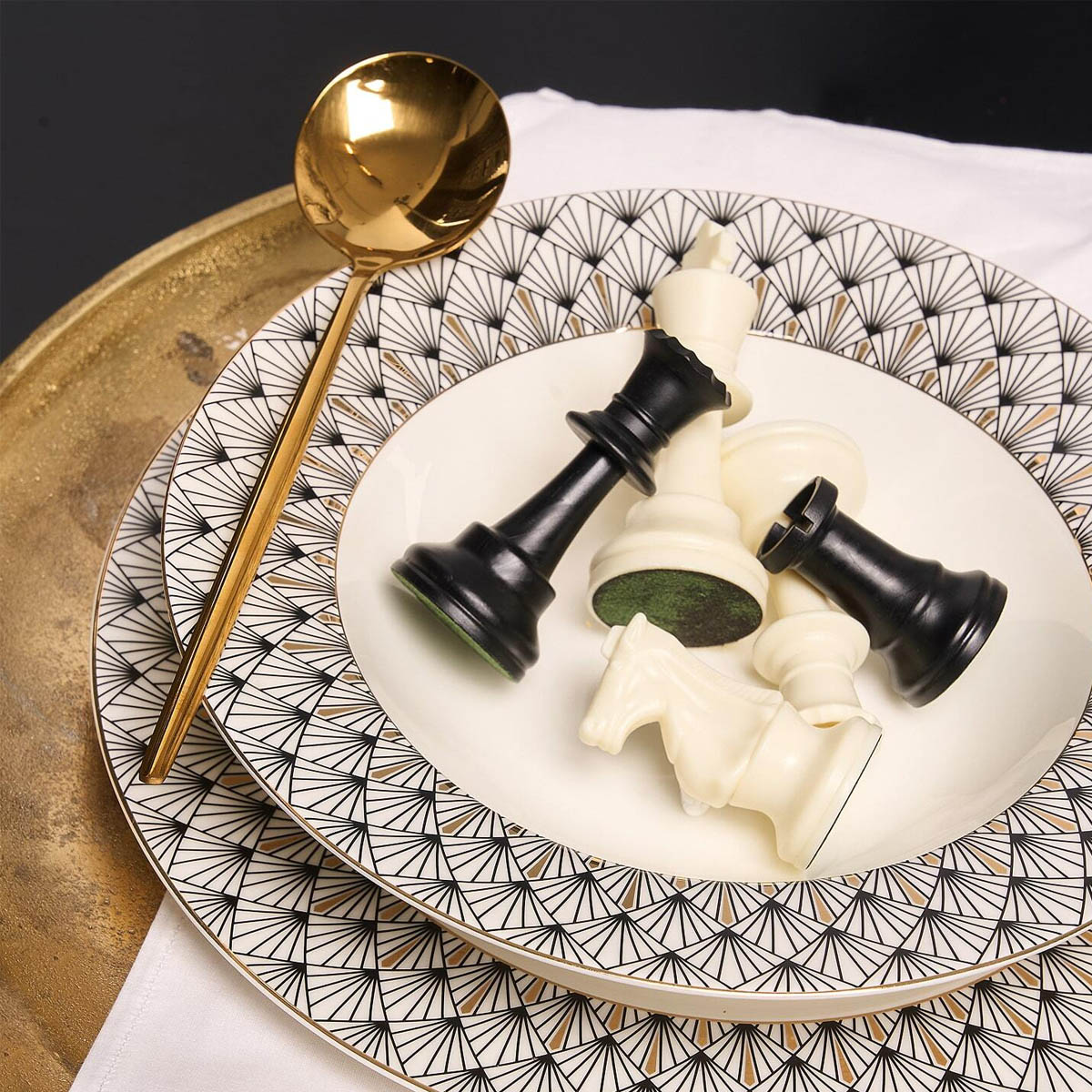 Тарелка обеденная Domique Young Monarch