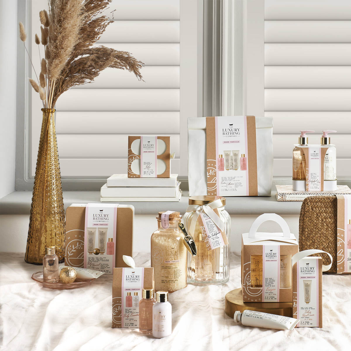 Подарочный набор The Luxury Bathing Company Гламурное сияние Теплая ваниль и сладкий миндаль