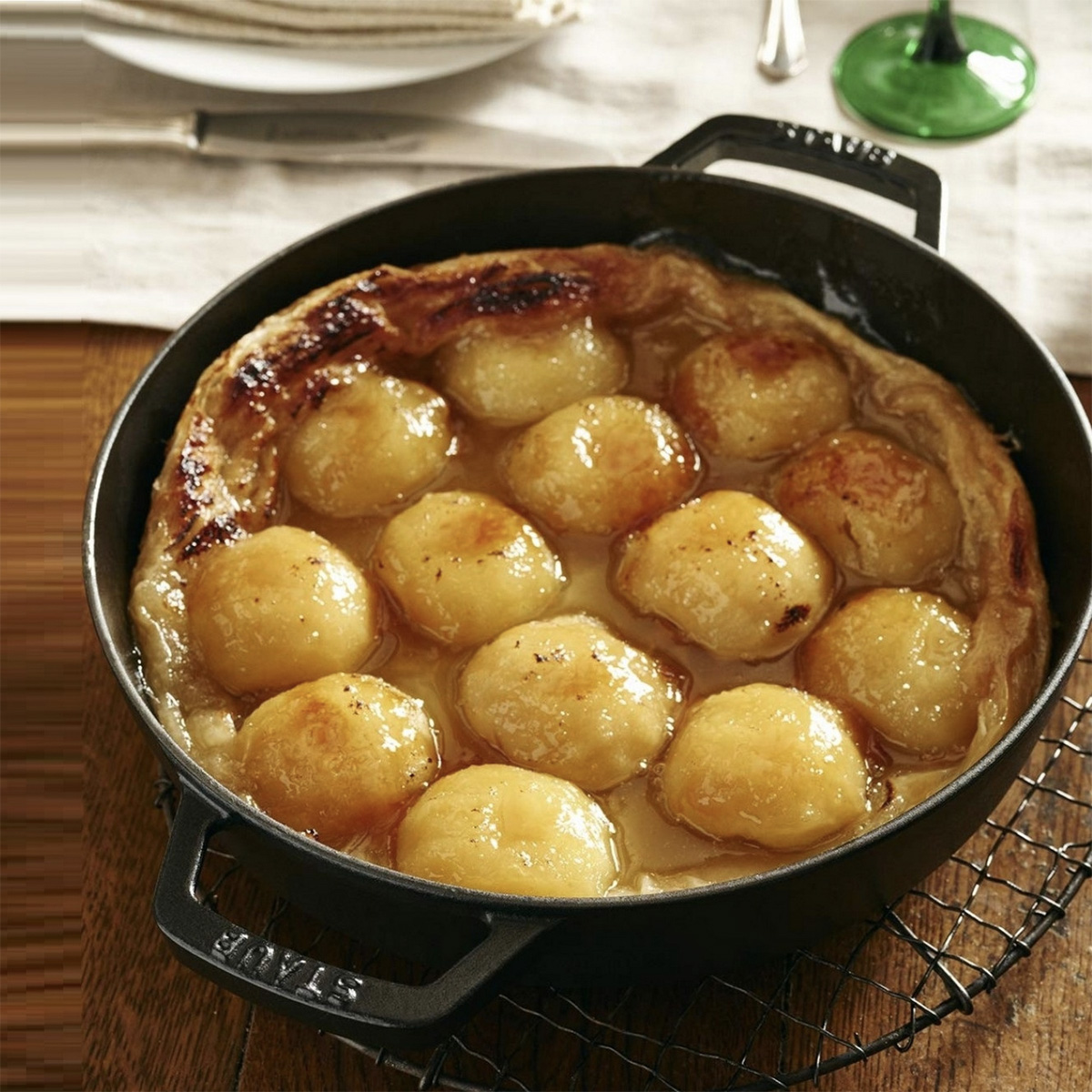 Сковорода круглая Staub, 20 см., с чугунными ручками, черная