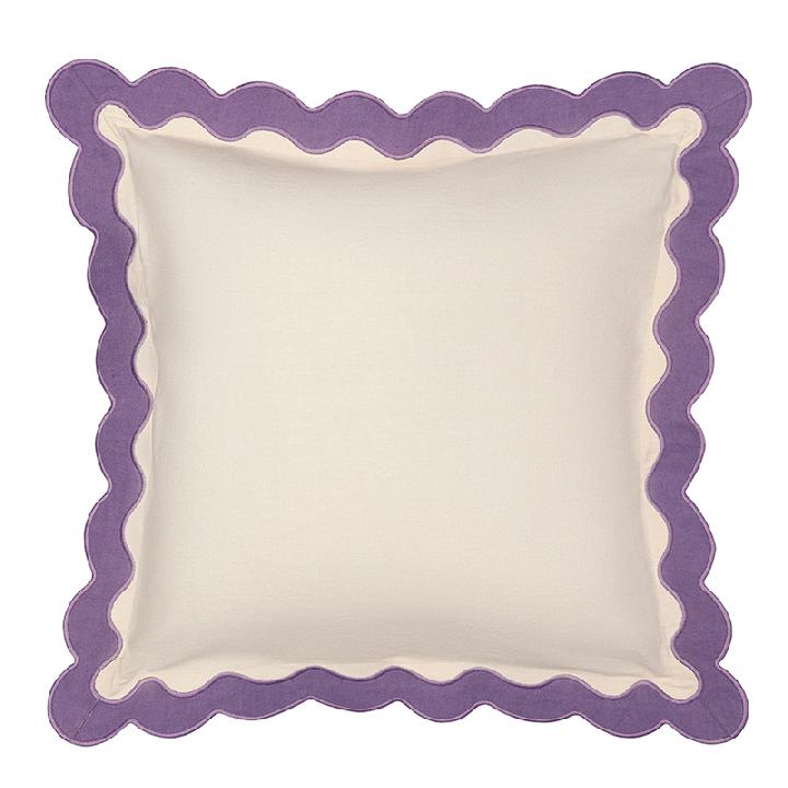 Чехол на подушку Tkano Trendy Ruffles с контрастным кантом сиреневого цвета