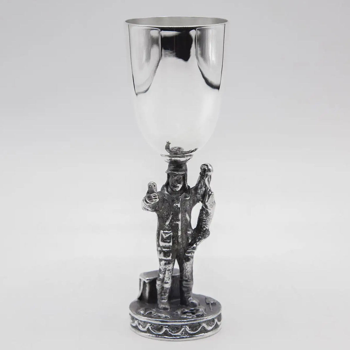 Набор рюмок Кольчугинский Мельхиор Охотничий домик Рыбак посеребрение с чернением 2шт в футляре