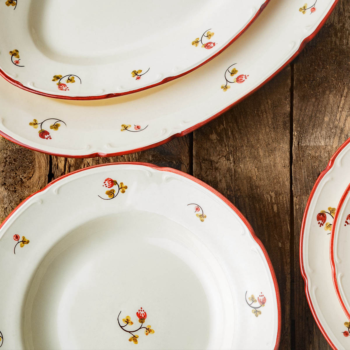 Тарелка обеденная Дымов Керамика Шиповник