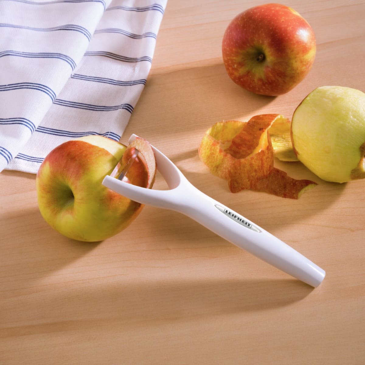 Овощечистка с плавающим лезвием Leifheit Comfortline