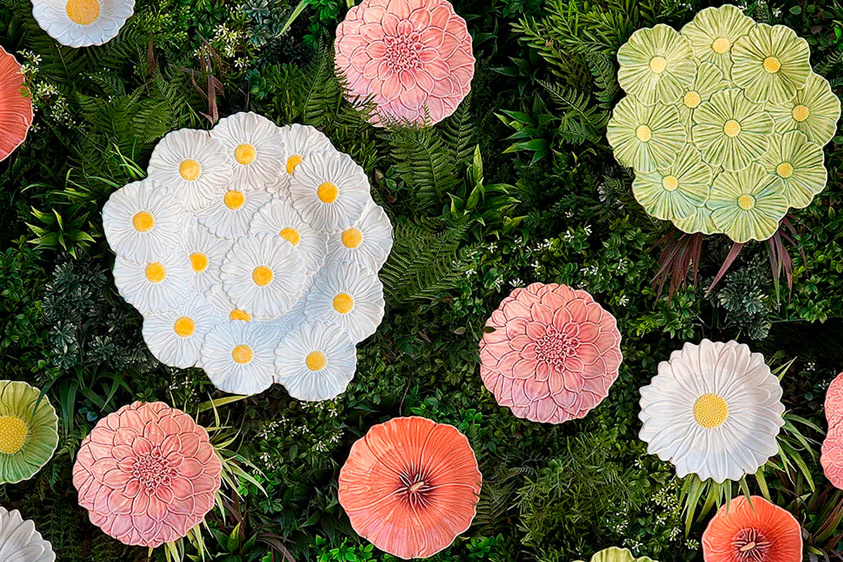 Удивительная керамическая посуда Bordallo Pinheiro в форме летних цветов