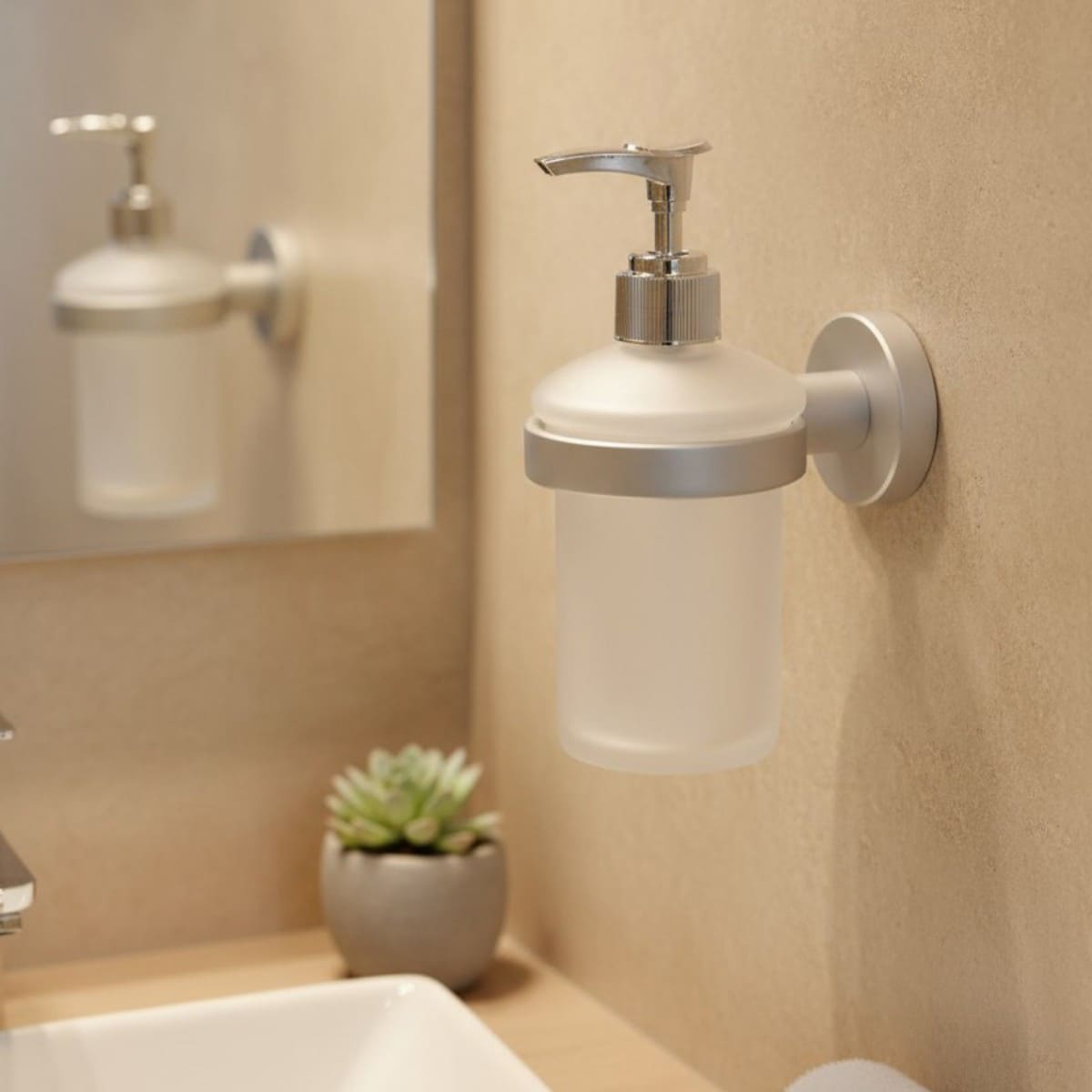 LUGANO Диспенсер для жидкого мыла, настенн.,11.6 x 7.2 x 5 см, алюм., стекл.