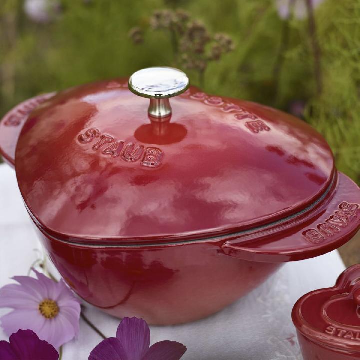 Кокот в форме сердца Staub 20см, вишневый