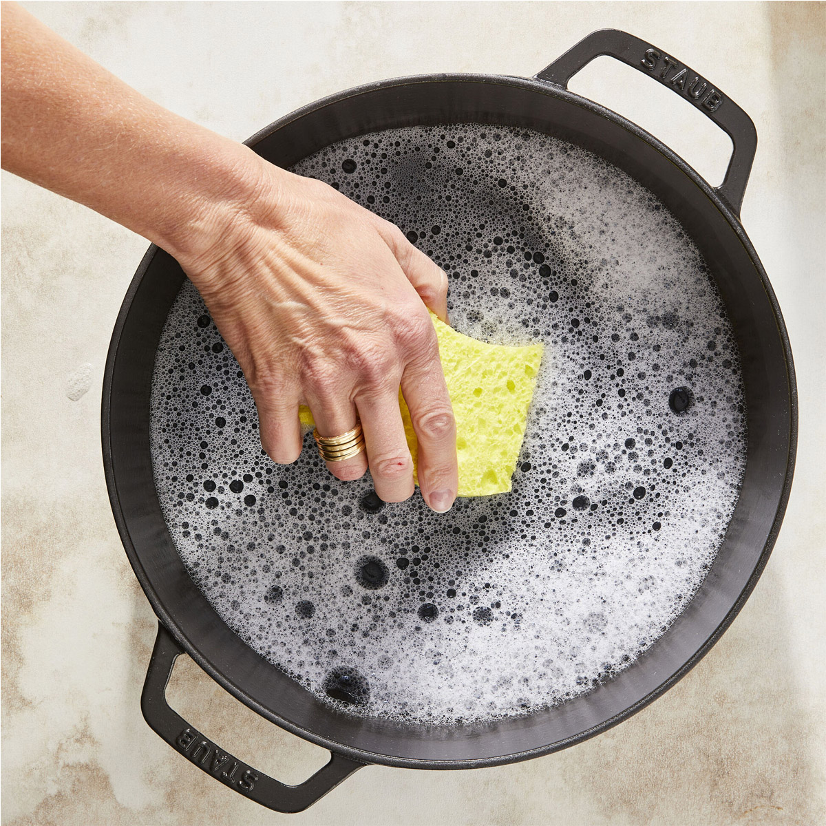 Сотейник чистера с чугунной крышкой Staub 3,7л, 28см, черный