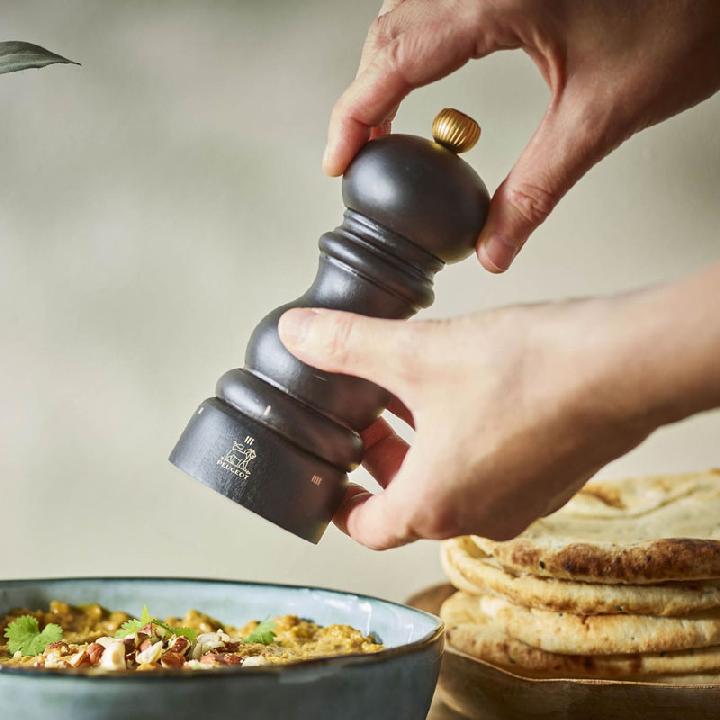 Мельница для перца Peugeot Paris 15см, цвет коричневый