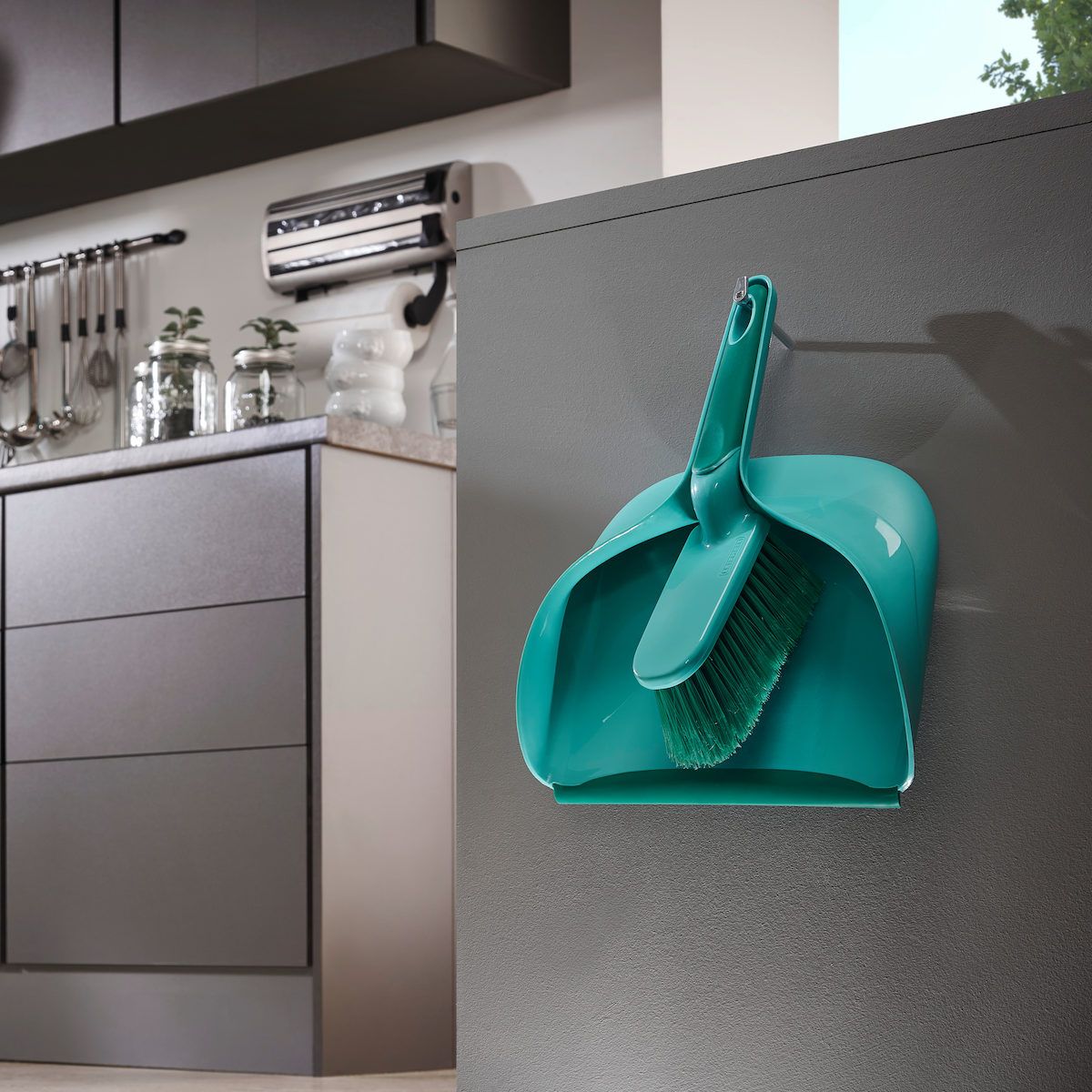 Набор для уборки Leifheit: щетка с совком