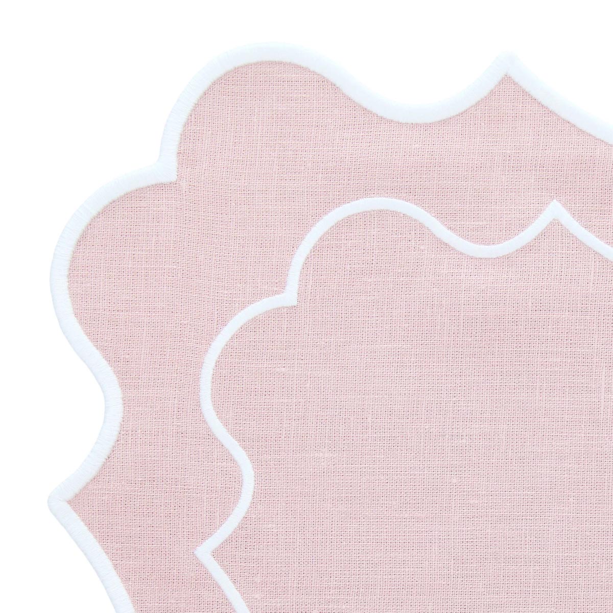 Салфетка сервировочная Amitile Мария-Антуанетта 43х43см лен розовый, вышивка белая