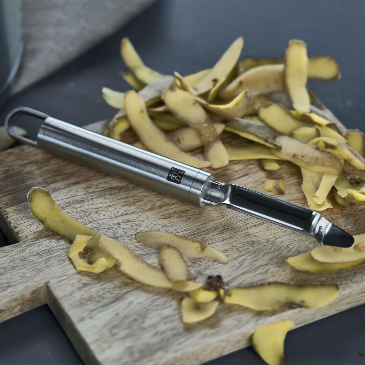 Овощечистка Zwilling Pro